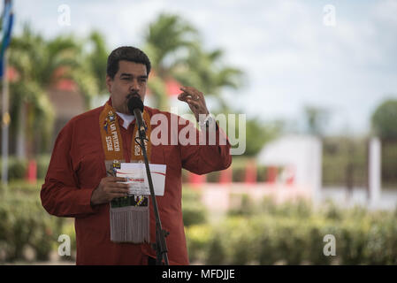 Venezuela, Tucupita, 24. April 2018. Der Präsident von Venezuela, Nicolás Maduro spricht am Flughafen in der Stadt Tucupita, Hauptstadt des Bundesstaates Delta Amacuro (Ost), wo er in eine Kampagne Veranstaltung teilzunehmen. Marcos Salgado/Alamy Nachrichten Stockfoto