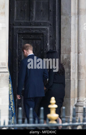 London, Großbritannien. 25. April 2018. Prinz Harry und Meghan Markle ankommen am Westminster Abbey für das Anzac Day Service von Thanksgiving und Gedenken. Credit: Mark Kerrison/Alamy leben Nachrichten Stockfoto