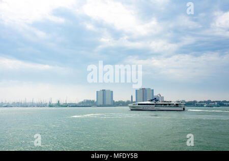 Ein wight Link Passagier Fähre von Portsmouth auf die Isle of Wight. Stockfoto