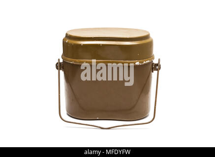 Sowjetische Armee Mess Kit Kochtopf auf weißem Hintergrund Stockfoto