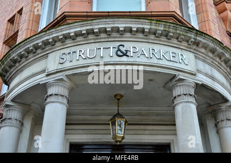 Strutt und Parker Immobilien Büro in der Sloane Street, Knightsbridge, London, UK. Stockfoto