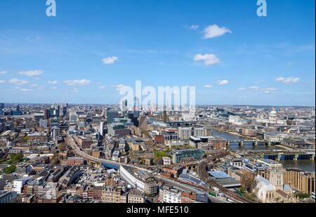 Blick nach Westen über den South Bank, und die Themse, London, UK Stockfoto