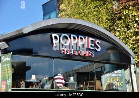 Mohn Fisch und Chips Restaurant in Camden Town, London, UK. Stockfoto