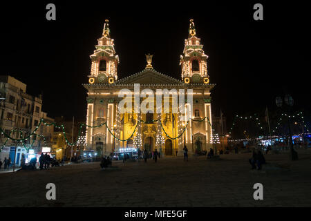 Pfarrkirche St. Publius, Floriana, Valletta, Malta (Knisja Arċipretali ta' San Publiju) leuchtet während des Festes des Hl. Publius. Das Fest wird am statt. Stockfoto