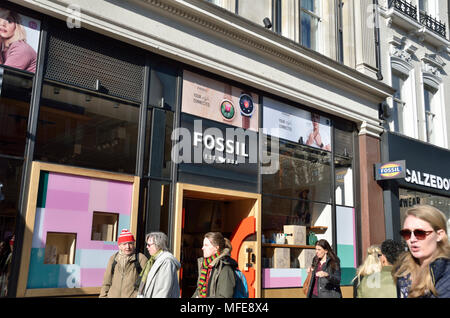 Fossil Store auf der Oxford Street, London, UK. Stockfoto