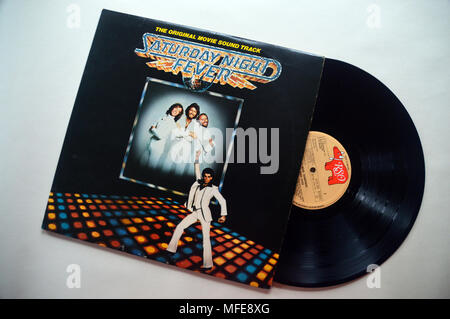 Bee Gees & John Travolta auf dem Doppelalbum Hülse Abdeckung der Saturday Night Fever von RSO Records. Stockfoto
