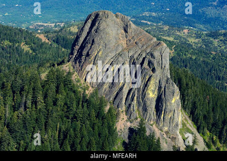 PILOT ROCK 5908 Fuß hoch Luftaufnahme, alten vulkanischen Stecker, Cascade-Siskiyou National Monument, Southern Oregon, USA Stockfoto