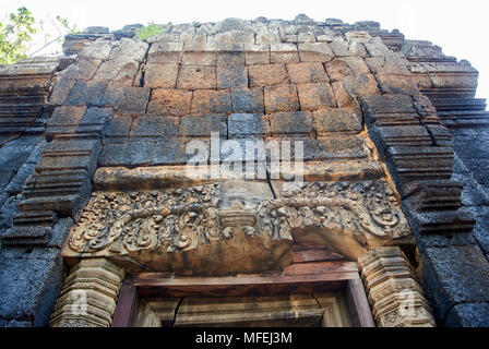 Koh Ker ist eine archäologische Stätte im Norden von Kambodscha über 120 km (75 mi) von Siem Reap und der antiken Stätte von Angkor. Es ist ein Stockfoto