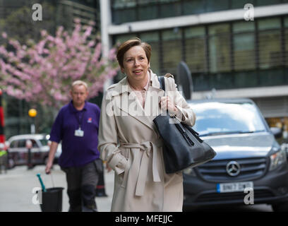 Fran Unsworth, Leiter News bei der BBC, kommt an der Rollen Gebäude, High Court, Beweis im Versuch mit Sir Cliff Richard zu geben Stockfoto