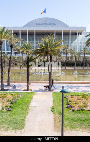 Valencia/Spanien - 17. März 2015: Der Palau de la Música Gebäude an einem sonnigen Wintertag in Valencia, Spanien. Stockfoto