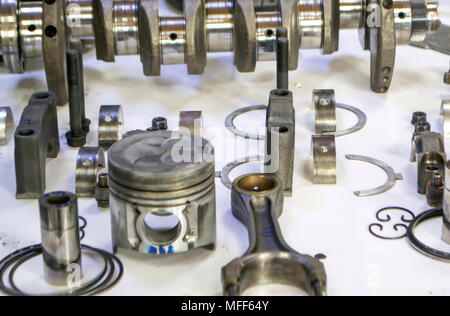 Das auto motor Teil in der Hälfte gebrochen. Stockfoto