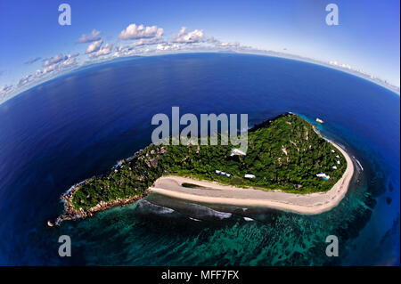 COUSINE ISLAND Luftbild mit Strand und Villen. Seychellen (Eigenschaft) Stockfoto