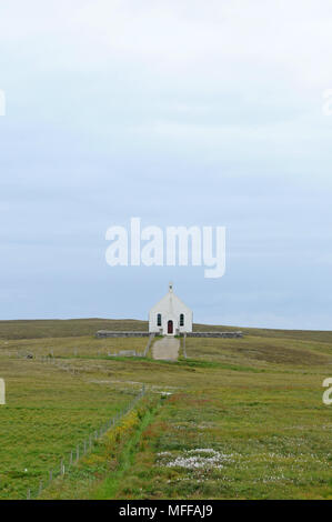 Alte remote Kapelle auf der Insel Fair Isle allein in der Landschaft Stockfoto