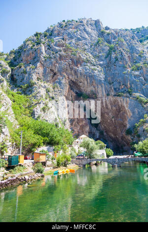 Blick Richtung Blagaj Tekija in Blagaj in der Nähe von Mostar, Bosnien und Herzegowina Stockfoto