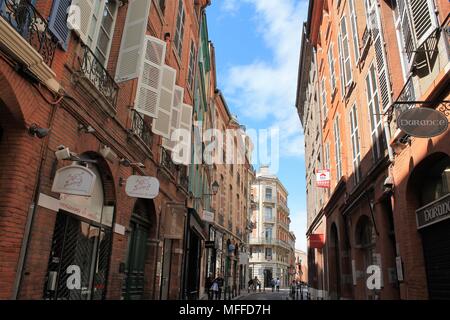 Typischen bunten Straße von Toulouse historischen Stadtzentrum, Haute Garonne, Occitanie Region, Frankreich Stockfoto