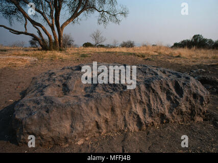 Hoba Meteorit teilweise begraben, nördliche Namibia, South West Afrika Stockfoto