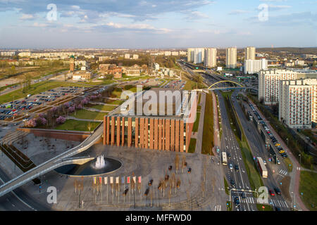 Katowice Antenne Skyline mit einer zentralen städtischen Highway (DROGOWA TRASA SREDNICOWA), Hochhäuser, nospr Konzerthalle, alten Bergbau Infrastruktur, Sile Stockfoto