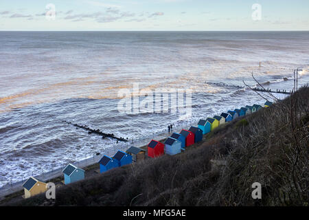 Farbige Strand Hütten am Meer bei Overstrand in Norfolk Stockfoto