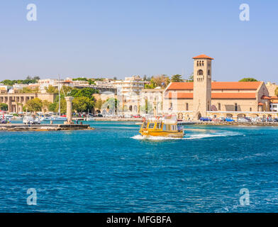 Einfahrt in den Hafen von Mandraki Rhodos. Die Insel Rhodos. Griechenland Stockfoto