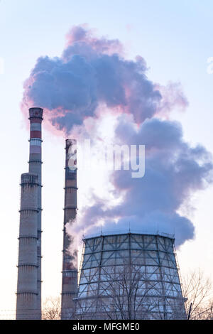 Rauch von Fabrik-Rohre Stockfoto