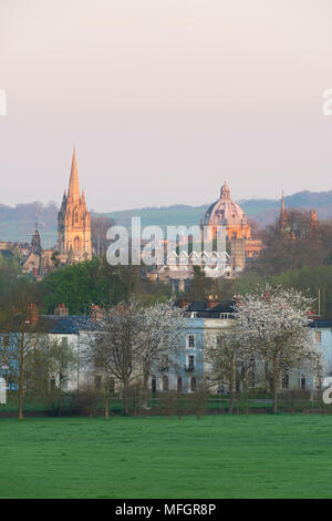 Stadt Oxford aus South Park am frühen Morgen Frühling Sonnenlicht. Oxford, Oxfordshire, England Stockfoto