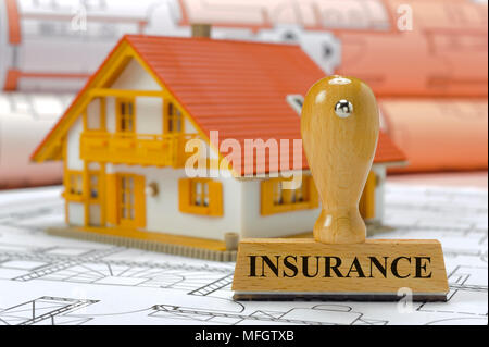 Versicherung auf Stempel mit Modell Haus und Bau Plan markiert Stockfoto