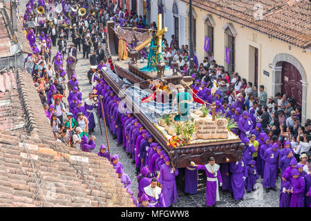 Die Prozession am vierten Wochenende in der Fastenzeit 2017 in Antigua, Guatemala, Mittelamerika Stockfoto