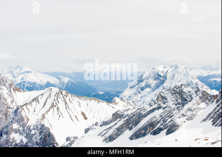 Alpen von der Zugspitze gesehen, in der östlichen Alpen, die Teil des Wettersteingebirges Form, (Deutsch: Wettersteingebirge), Bayern, Deutschland Stockfoto