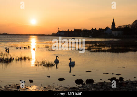 Bosham, Bosham Hafen, Sonnenuntergang, Sonnenuntergang, Meer, Gezeiten in. Sussex, UK. , Dorf, Kirche, Februar Stockfoto