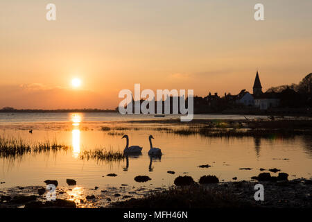 Bosham, Bosham Hafen, Sonnenuntergang, Sonnenuntergang, Meer, Gezeiten in. Sussex, UK. , Dorf, Kirche, Februar Stockfoto