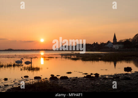 Bosham, Bosham Hafen, Sonnenuntergang, Sonnenuntergang, Meer, Gezeiten in. Sussex, UK. , Dorf, Kirche, Februar Stockfoto