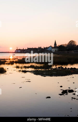 Bosham, Bosham Hafen, Sonnenuntergang, Sonnenuntergang, Meer, Gezeiten in. Sussex, UK. , Dorf, Kirche, Februar Stockfoto