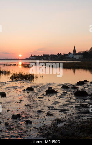 Bosham, Bosham Hafen, Sonnenuntergang, Sonnenuntergang, Meer, Gezeiten in. Sussex, UK. , Dorf, Kirche, Februar Stockfoto