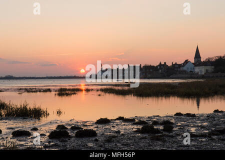 Bosham, Bosham Hafen, Sonnenuntergang, Sonnenuntergang, Meer, Gezeiten in. Sussex, UK. , Dorf, Kirche, Februar Stockfoto