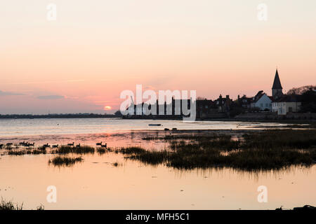 Bosham, Bosham Hafen, Sonnenuntergang, Sonnenuntergang, Meer, Gezeiten in. Sussex, UK. , Dorf, Kirche, Februar Stockfoto