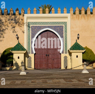 Tor zum Royal Palace, Fes, Marokko Stockfoto