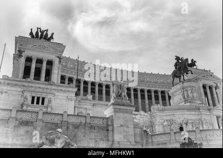 Die Altare della Patria oder 'Il Vittoriano" in Schwarz und Weiß, ein Monument zu Ehren von Victor Emmanuel, der erste König von einer einheitlichen Italien gebaut, loc Stockfoto