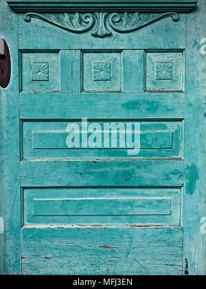 Alte Tür im Vintage-Stil mit Designs Stockfoto