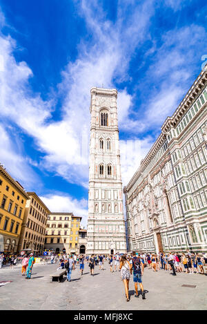 Der Kirchturm von Giotto, auch Campanile genannt, ist Teil der Cattedrale di Santa Maria del Fiore oder der Kathedrale von Florenz in Florenz, Italien. Stockfoto