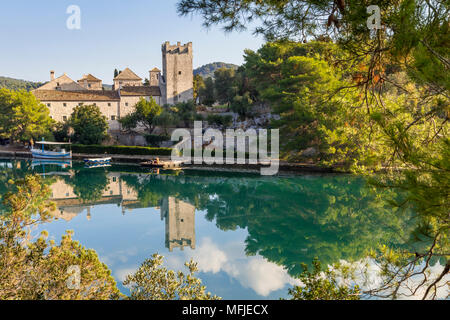 Kloster der Heiligen Maria in Veliko jezero (Großer See) auf die Insel Mljet, Kroatien, Europa Stockfoto