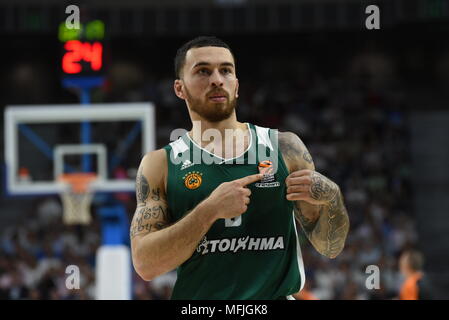 Madrid, Spanien. 25 Apr, 2018. Mike James, #5 von Panathinaikos Gesten während des 2017/2018 Turkish Airlines Euroleague Play Offs Spiel 3 zwischen Real Madrid und Panathinaikos Athen Superfoods an WiZink Zentrum in Madrid. Credit: Jorge Sanz/Pacific Press/Alamy leben Nachrichten Stockfoto