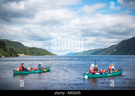 Kanu Loch Ness Abschnitt des Caledonian Canal, in der Nähe von Fort Augustus, Scottish Highlands, Schottland, Großbritannien, Europa Stockfoto