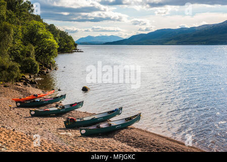 Kanu Loch Ness Abschnitt des Caledonian Canal, in der Nähe von Fort Augustus, Scottish Highlands, Schottland, Großbritannien, Europa Stockfoto