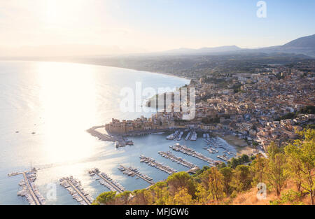 Ansicht von Castellammare del Golfo, Provinz Trapani, Sizilien, Italien, Mittelmeer, Europa Stockfoto