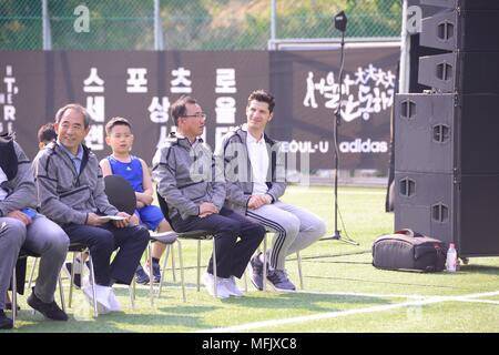 Seoul, Korea. 25 Apr, 2018. Ein Rosa Sohn Na Eun und Alberto Mondi besucht Port'S Charity-aktion für Gut" in Seoul, Korea am 25. April 2018. (China und Korea Rechte) Credit: TopPhoto/Alamy leben Nachrichten Stockfoto