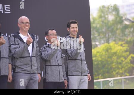 Seoul, Korea. 25 Apr, 2018. Ein Rosa Sohn Na Eun und Alberto Mondi besucht Port'S Charity-aktion für Gut" in Seoul, Korea am 25. April 2018. (China und Korea Rechte) Credit: TopPhoto/Alamy leben Nachrichten Stockfoto