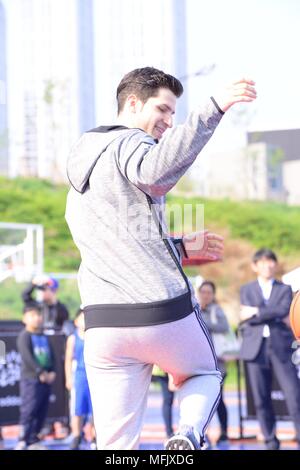 Seoul, Korea. 25 Apr, 2018. Ein Rosa Sohn Na Eun und Alberto Mondi besucht Port'S Charity-aktion für Gut" in Seoul, Korea am 25. April 2018. (China und Korea Rechte) Credit: TopPhoto/Alamy leben Nachrichten Stockfoto