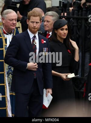 London, Großbritannien. 25. April 2018. Seine königliche Hoheit Prinz Harry (Wales) und seine Verlobte Meghan Markle nehmen an der ANZAC Service des Gedenkens und der Danksagung, Westminster Abbey, London, am 25. April 2018. ANZAC Service des Gedenkens und der Danksagung, Westminster Abbey, London, am 25. April 2018. Credit: Paul Marriott/Alamy leben Nachrichten Stockfoto