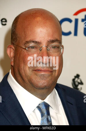 New York City, New York, USA. 24 Apr, 2018. Präsident von CNN JEFF ZUCKER sorgt sich um die 2018 mal 100 Gala bei Jazz at Lincoln Center statt. Credit: Nancy Kaszerman/ZUMA Draht/Alamy leben Nachrichten Stockfoto