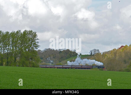 Bristol und Bath Railway Path UK. 26. April 2018. Die l.m.s. Schwarz fünf Dampflok Nr. 45212 wird Geschichte bilden werden, da es sich um eine Hauptleitung Personenzug zum ersten Mal in 50 Jahren zieht. Robert Timoney/Alamy/Live/Aktuelles Stockfoto